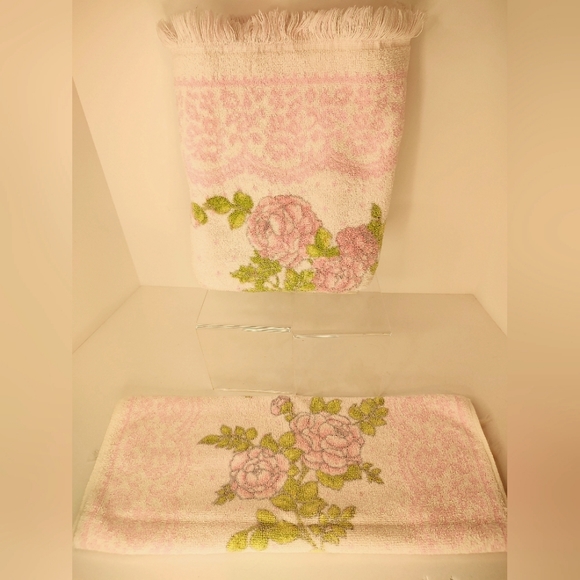 Vintage Fieldcrest 90% Cotton Pink Roses Bath Towel & Hand Towel Set Fringe - Picture 1 of 15